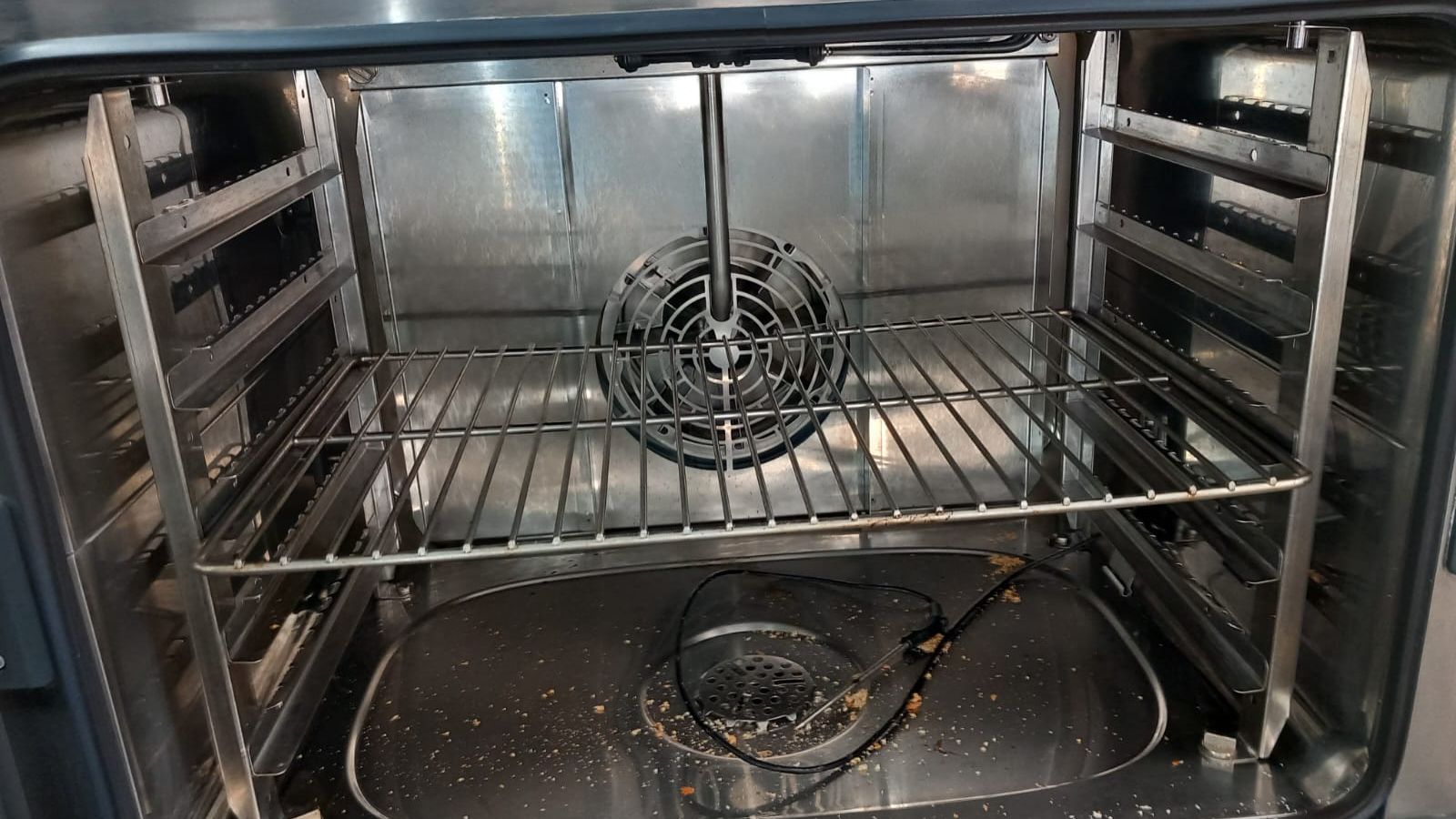 FOTO | Piedone a luat la rând spitalele din București. Ce nereguli au fost găsite și ce amenzi s-au dat