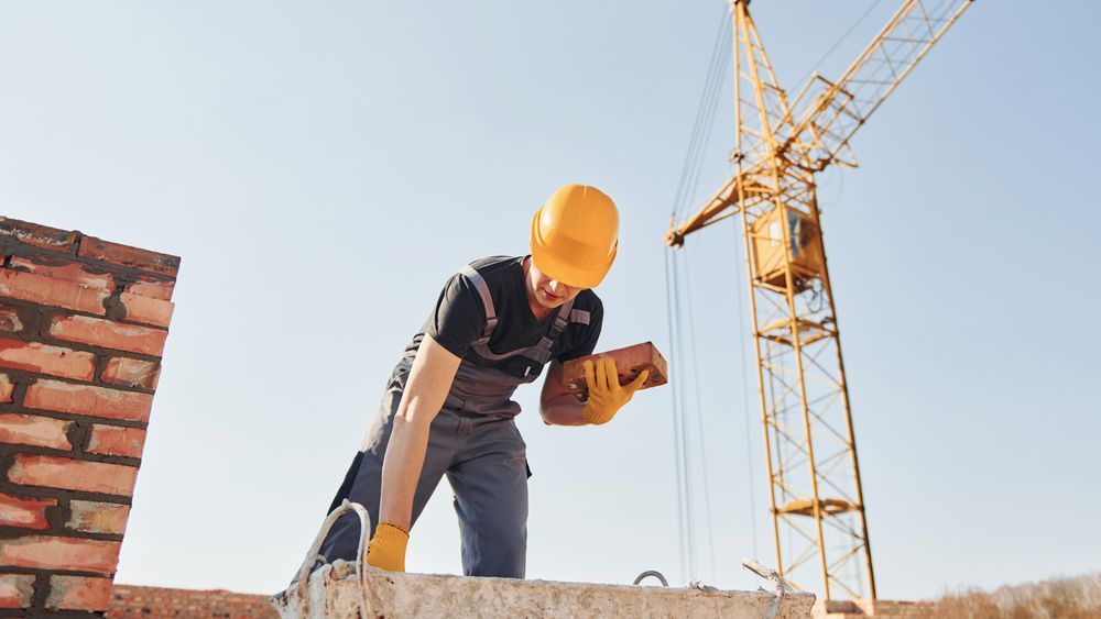 Instanţa dispune demolarea unui bloc construit ilegal pe spaţiu verde pe Şoseaua Giurgiului din Capitală