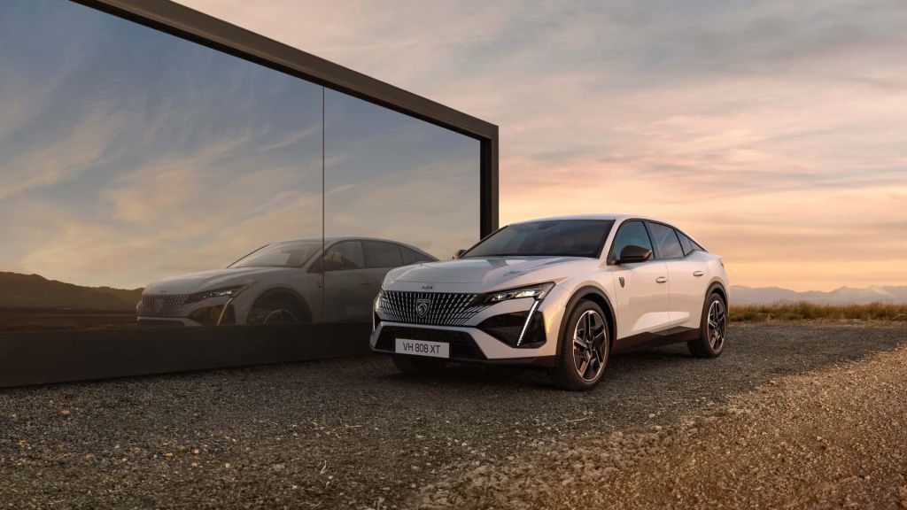 GALERIE FOTO | Peugeot a prezentat versiunea 100% electrică a lui 408 - Imagine 8