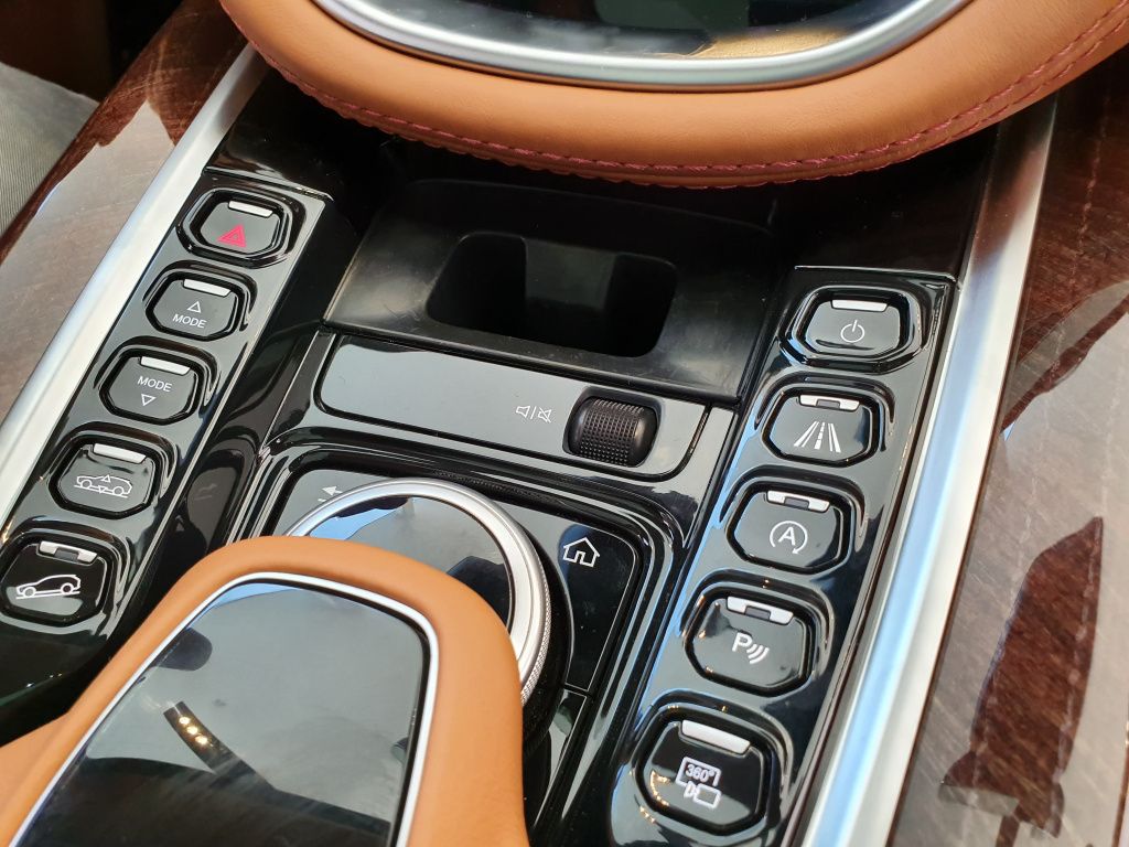 Aston Martin DBX - Imagine 7