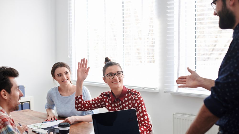 Cursuri de limba franceză corporate, din ce în ce mai căutate de companii: coincidență sau tendință?