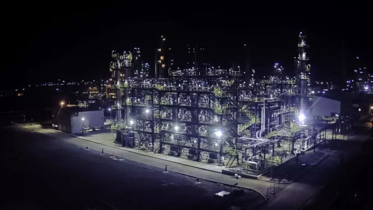 Avarie la rafinăria Petrobrazi. Pulberi de catalizator au fost eliberate în atmosferă