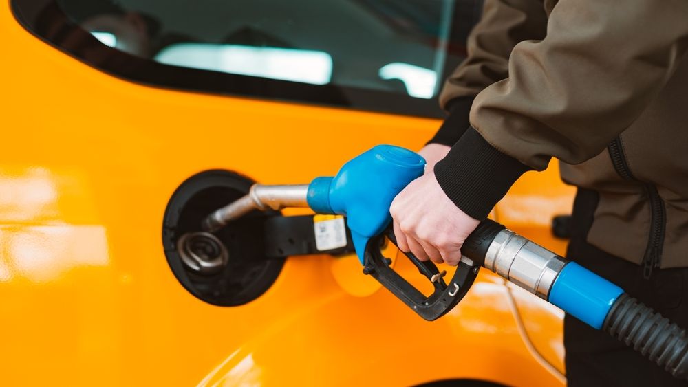 Coaliția reduce acciza la carburanți și prelungește plafonarea prețurilor la alimente