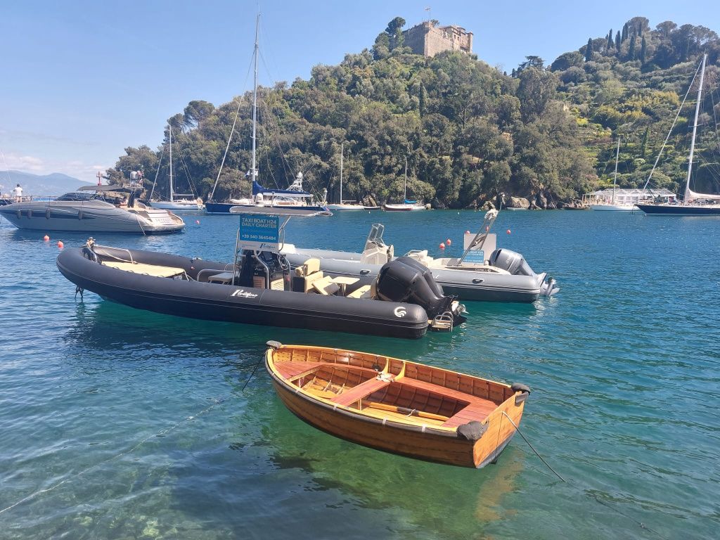 Vizită în Portofino: cum îți poți "žgăsi dragostea" pentru Riviera Italiană în orașul iu - Imagine 19