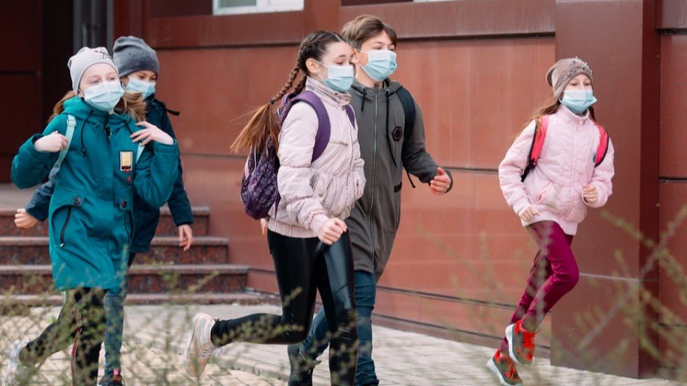 La nici o săptămână de la deschiderea școlilor, apar primele cazuri de COVID-19 printre elevi și profesori