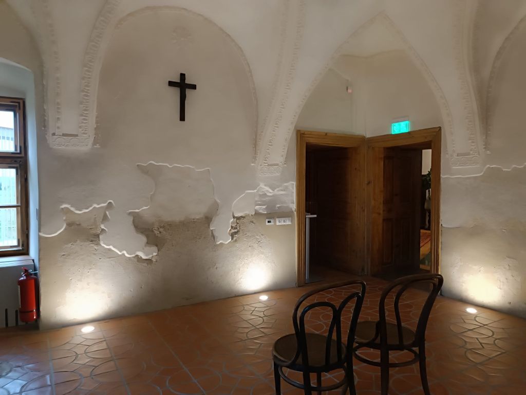 GALERIE FOTO: Magia unui castel ascuns din inima Transilvaniei. Castelul Ugron a fost uitat de lume - Imagine 15