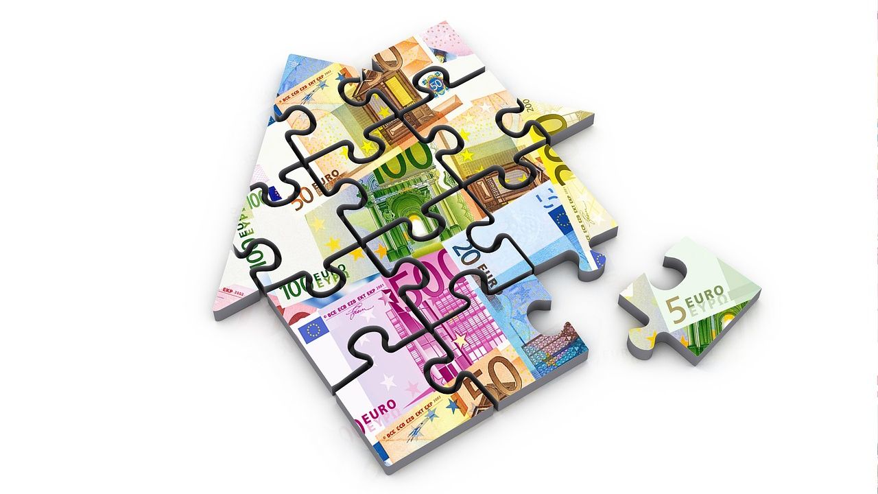 Semnal pozitiv din partea economiștilor: prețul caselor ar trebui să scadă