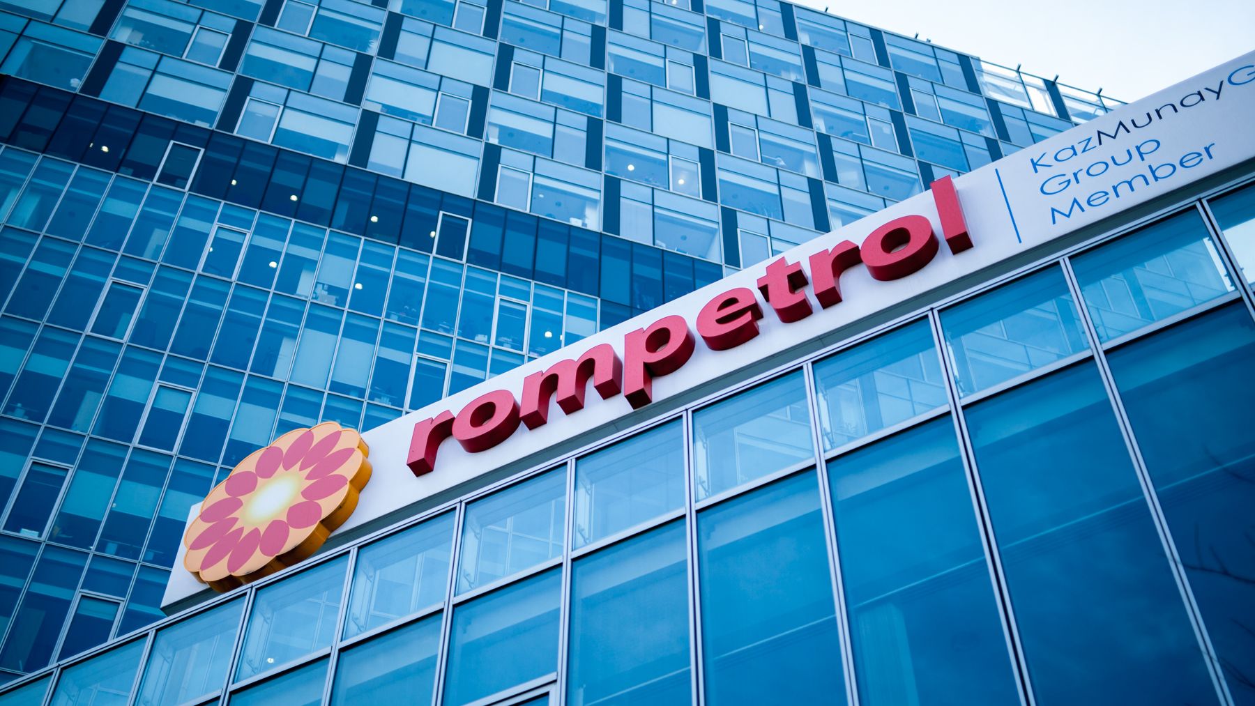 Rompetrol - KMG International donează carburant pentru transportul medical de urgență și achiziționează 2.500 de teste