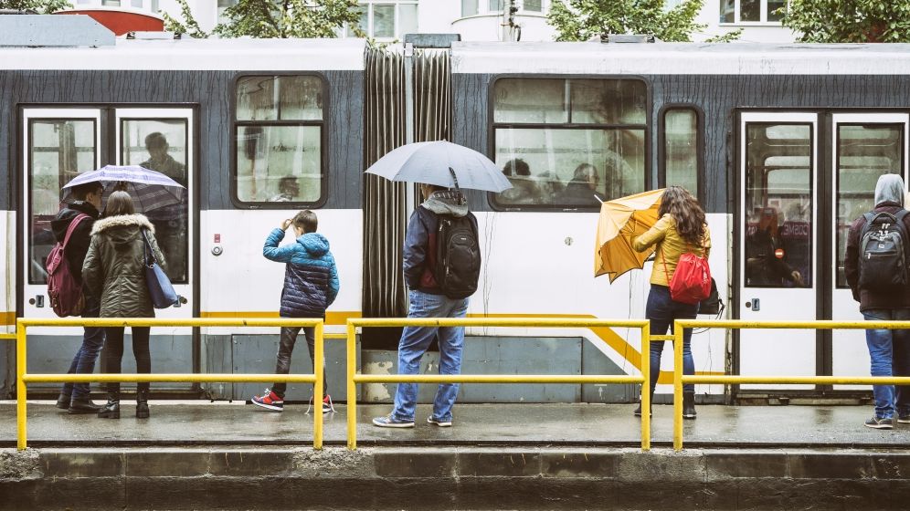 Alertă de cod galben şi portocaliu de vreme instabilă în jumătate din ţară, până duminică seara