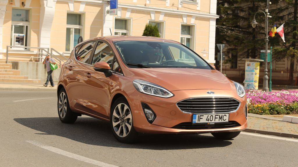 Ford Fiesta si Renault Clio se lupta anul acesta pentru locul 2 la vanzari in Europa. VW Golf ramane numarul 1