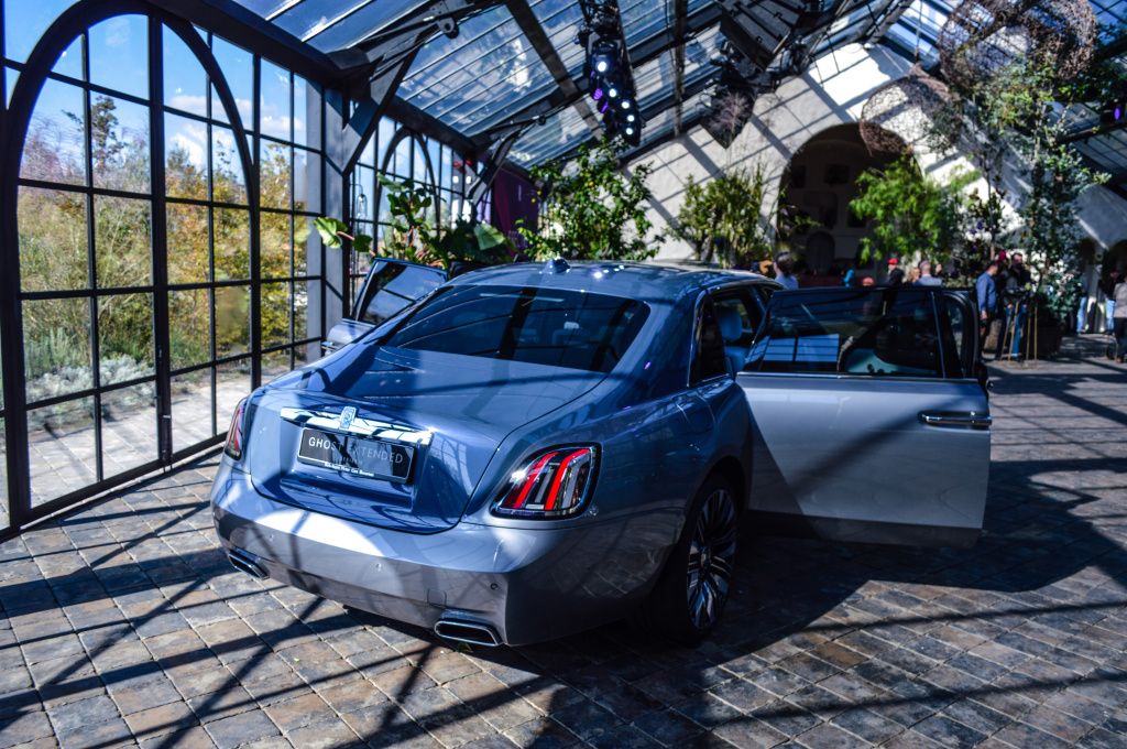GALERIE FOTO | Rolls-Royce aduce mai multe premiere europene importante la București - Imagine 2