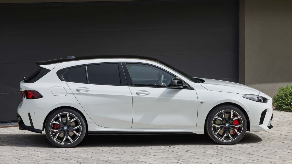 GALERIE FOTO | BMW Seria 1 primește primul facelift, scapă de cutia manuală - Imagine 11