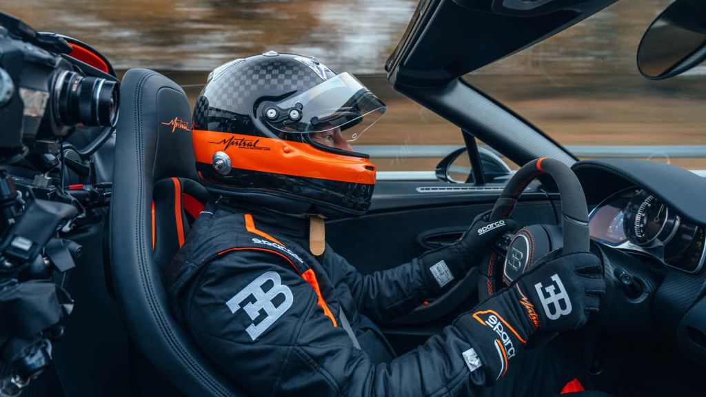 GALERIE FOTO | Bugatti a zdrobit recordul de viteză pentru o mașină decapotabilă - Imagine 2
