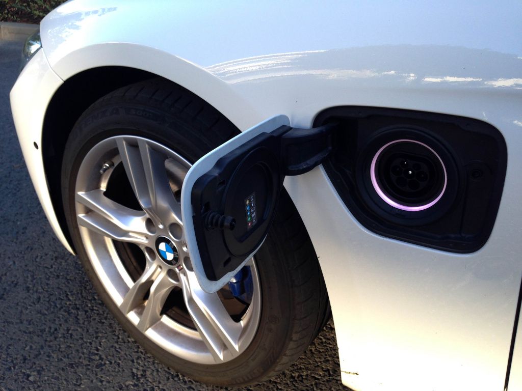 BMW 330e plug-in hybrid - Imagine 18