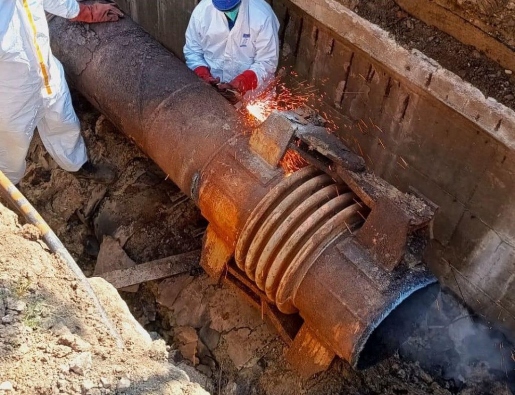 Nicușor Dan: Încheiem anul cu încă 50 km de conducte schimbați. Cum arătau conductele vechi - Imagine 7