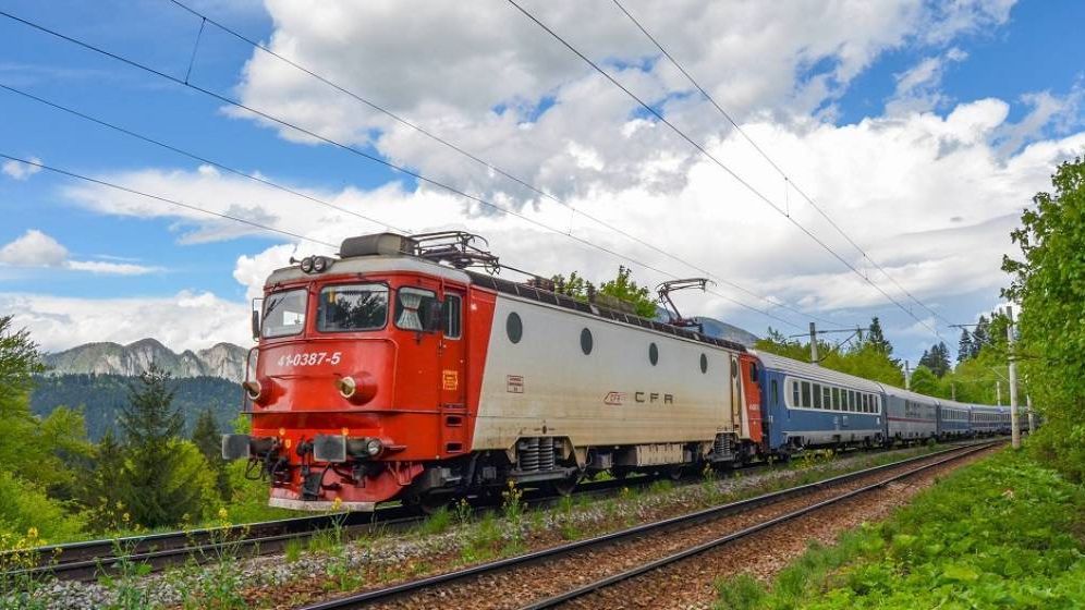 Traficul feroviar, oprit: O persoană a fost lovită de tren