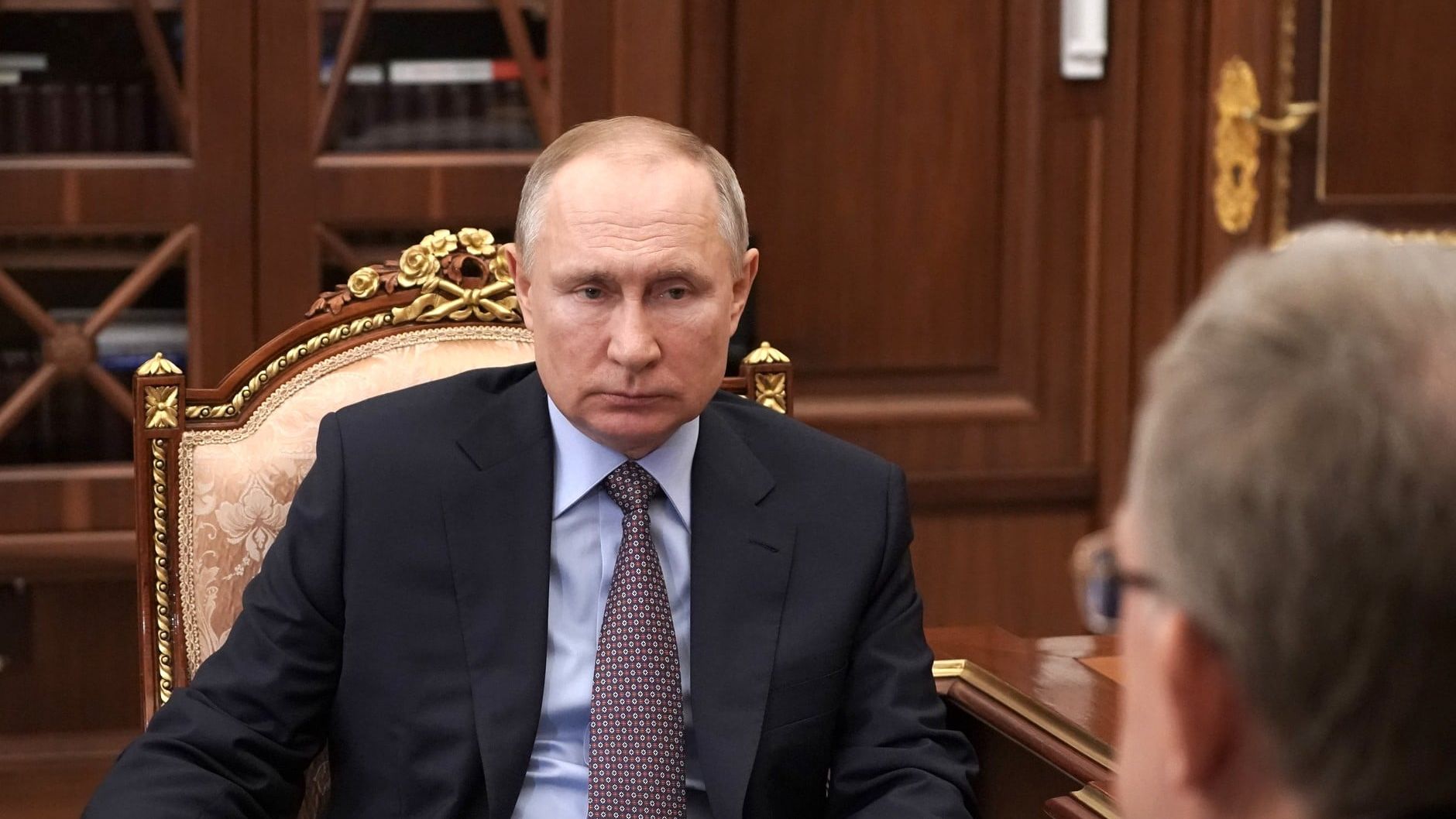Kremlinul transmite că vaccinarea lui Putin este un exemplu de urmat