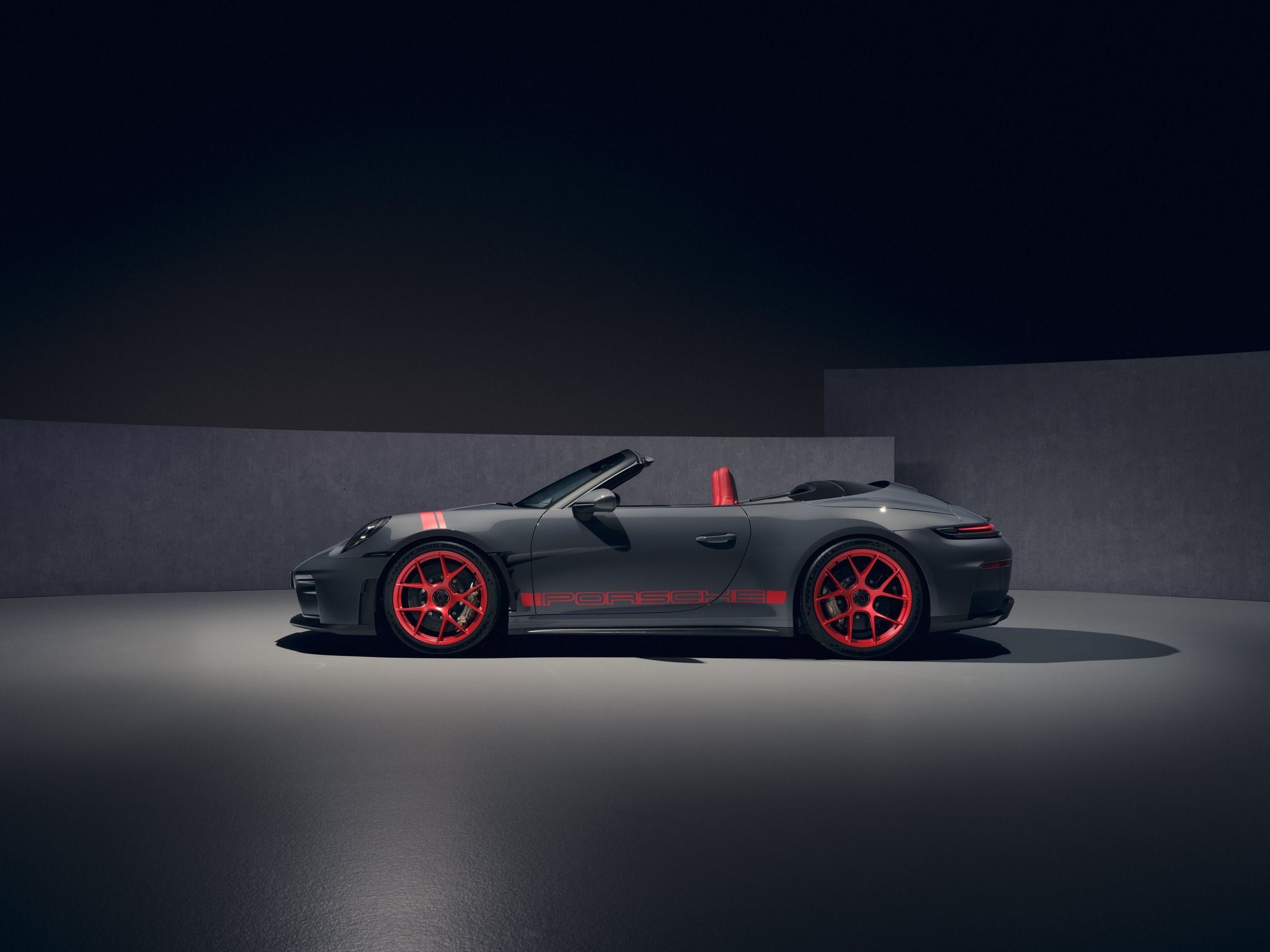 FOTO | Porsche prezintă prima versiune decapotabilă a lui 911 GT3. Modelul este disponibil exclusiv cu transmisie manuală - Poza 3