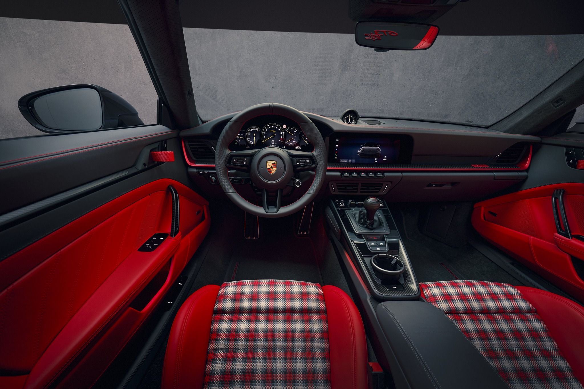FOTO | Porsche prezintă prima versiune decapotabilă a lui 911 GT3. Modelul este disponibil exclusiv cu transmisie manuală - Poza 7