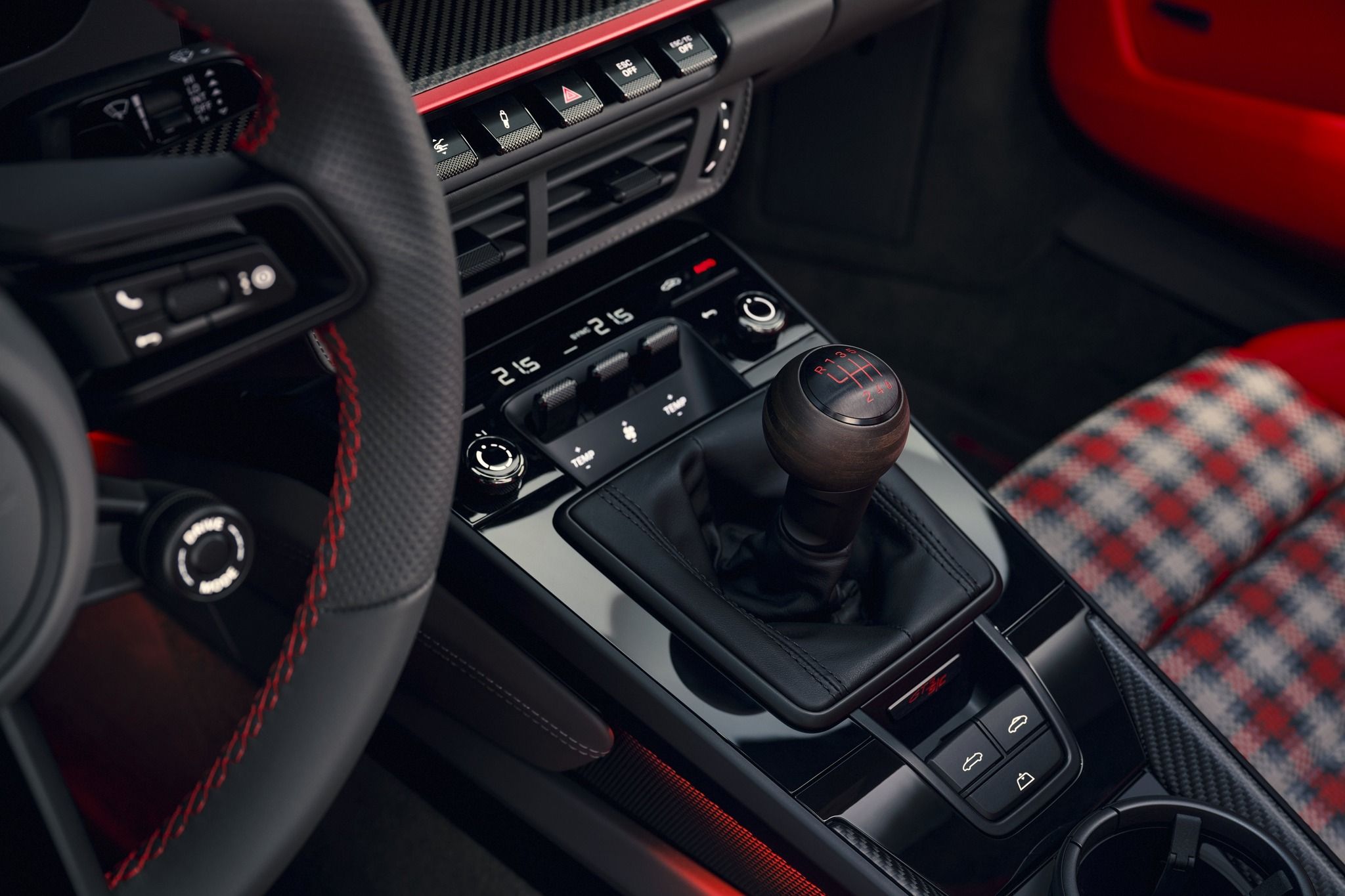 FOTO | Porsche prezintă prima versiune decapotabilă a lui 911 GT3. Modelul este disponibil exclusiv cu transmisie manuală - Poza 8