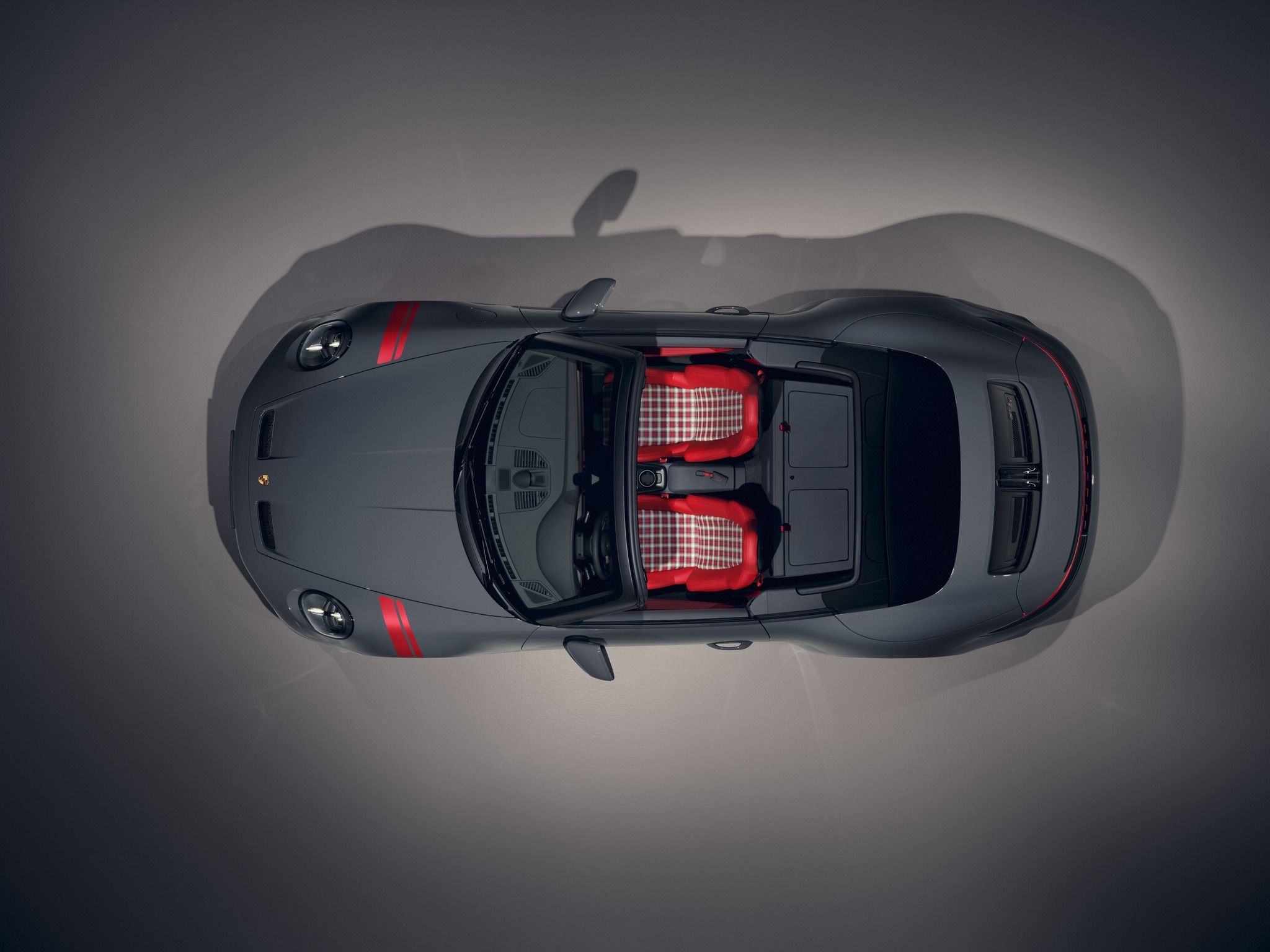 FOTO | Porsche prezintă prima versiune decapotabilă a lui 911 GT3. Modelul este disponibil exclusiv cu transmisie manuală - Poza 4