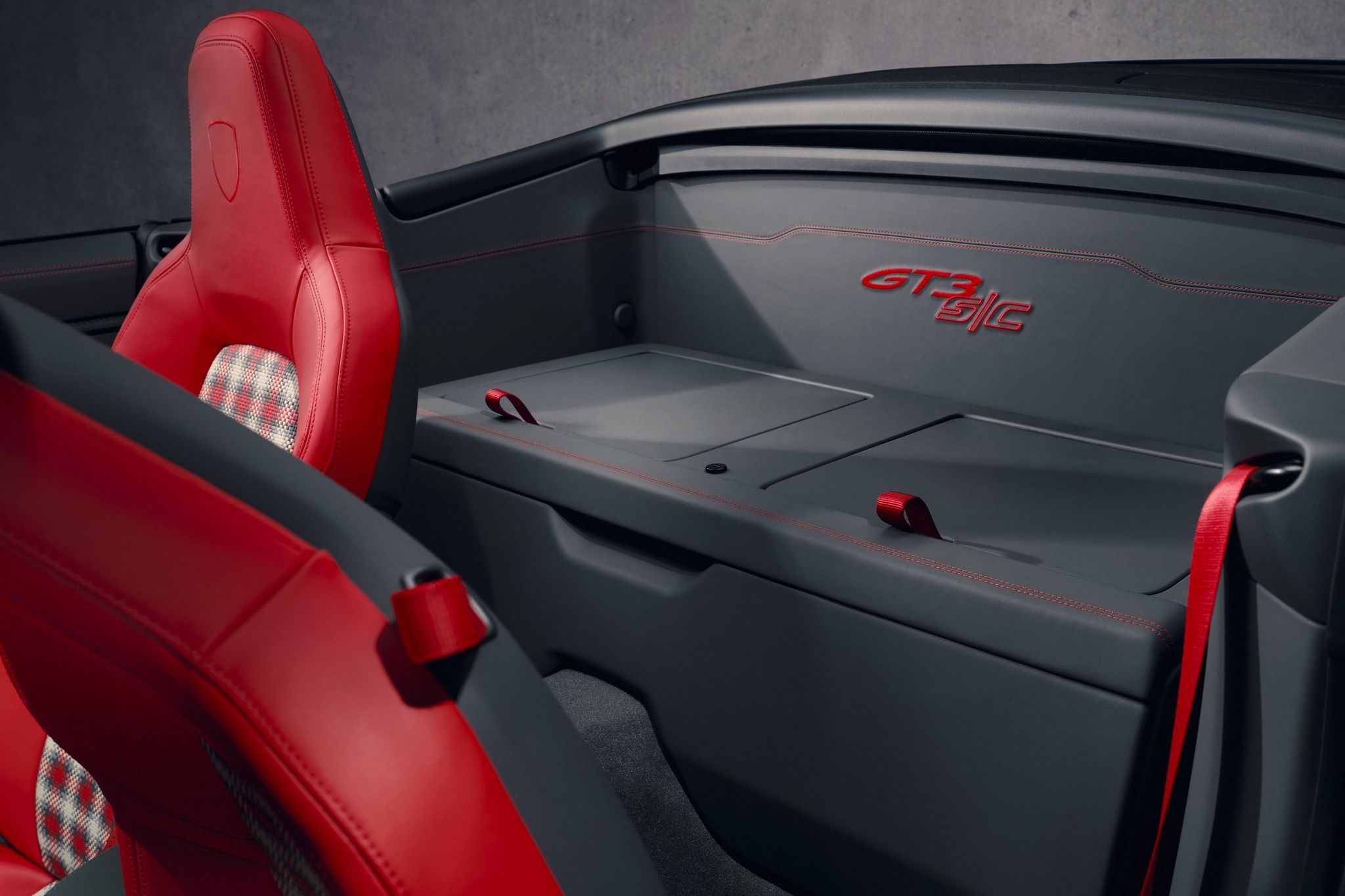 FOTO | Porsche prezintă prima versiune decapotabilă a lui 911 GT3. Modelul este disponibil exclusiv cu transmisie manuală - Poza 9