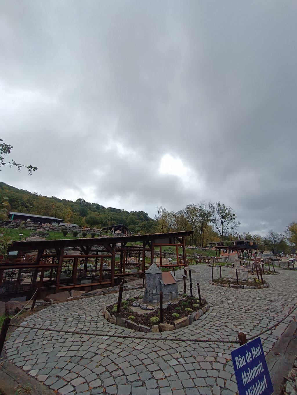 GALERIE FOTO: Parcul Mini Transilvania sau cum să faci un tur în Ardeal în mai puțin de o oră - Imagine 45
