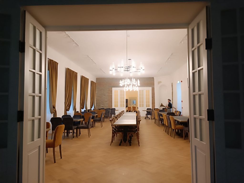 GALERIE FOTO: Magia unui castel ascuns din inima Transilvaniei. Castelul Ugron a fost uitat de lume - Imagine 24