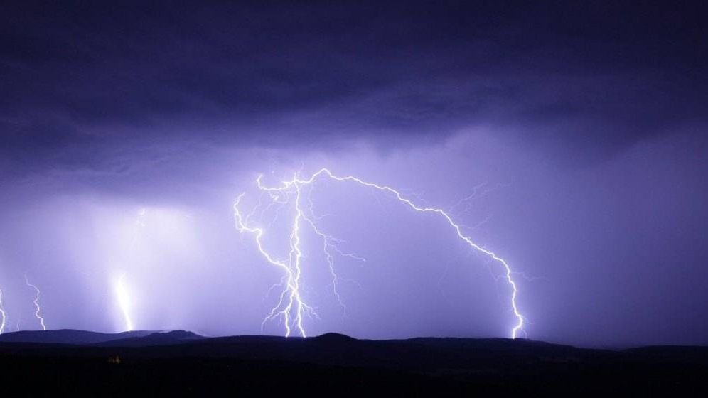 NEWS ALERT - Cod roșu de furtuni anunțat de ANM