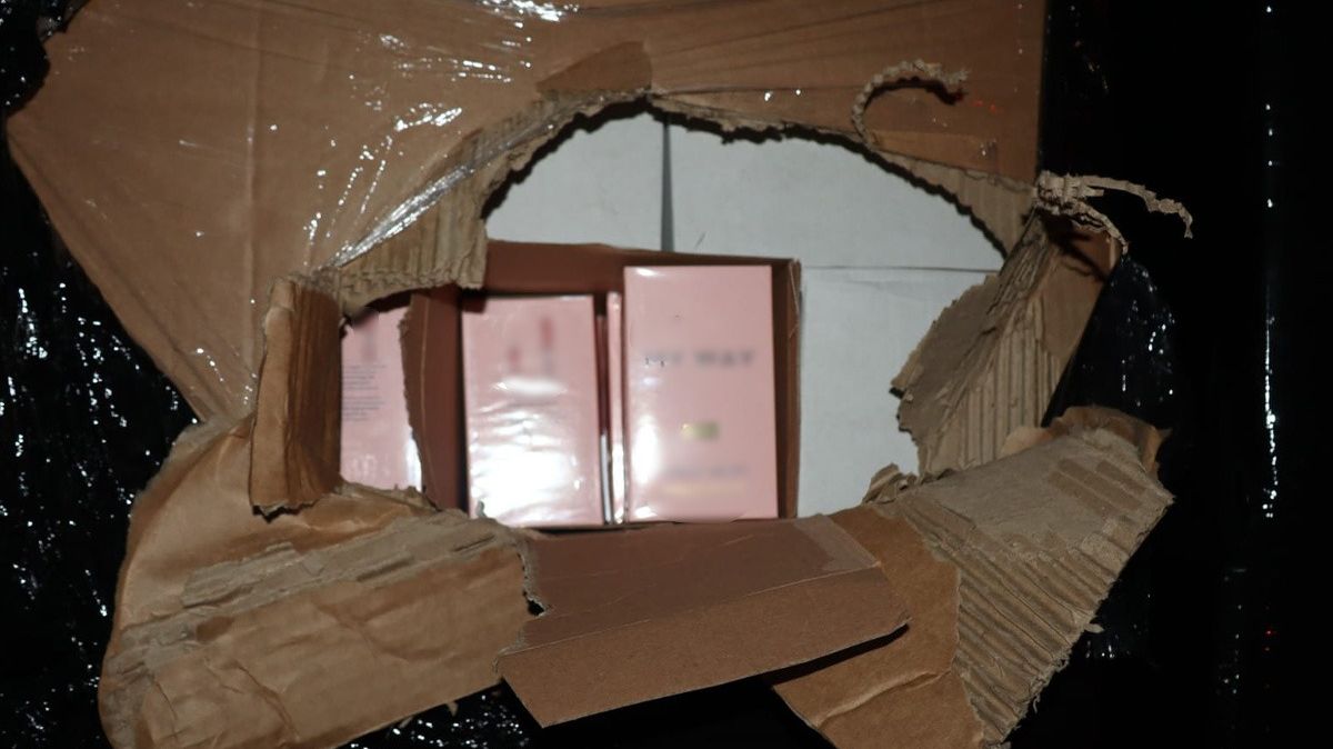 Contrabanda nu miroase bine: Polițiștii de frontieră au confiscat parfumuri și haine contrafăcute la granița cu Bulgaria