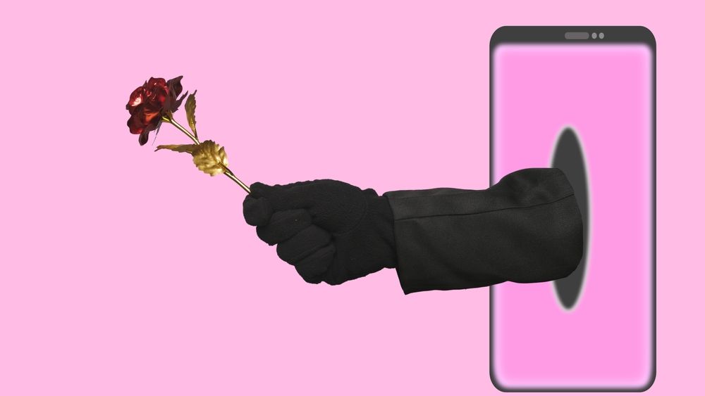 Un român pierde anual 700 de euro din cauza fraudelor online: oamenii își dau singuri acordul să fie jefuiți