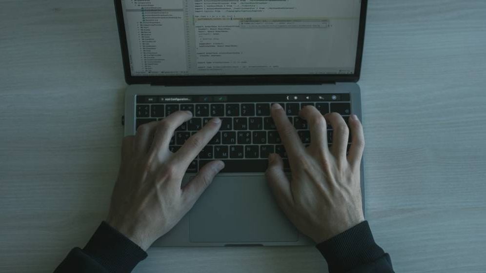 Internship Lenovo România: 13 poziții disponibile în cadrul celei de-a 13-a ediții a programului Rise Up