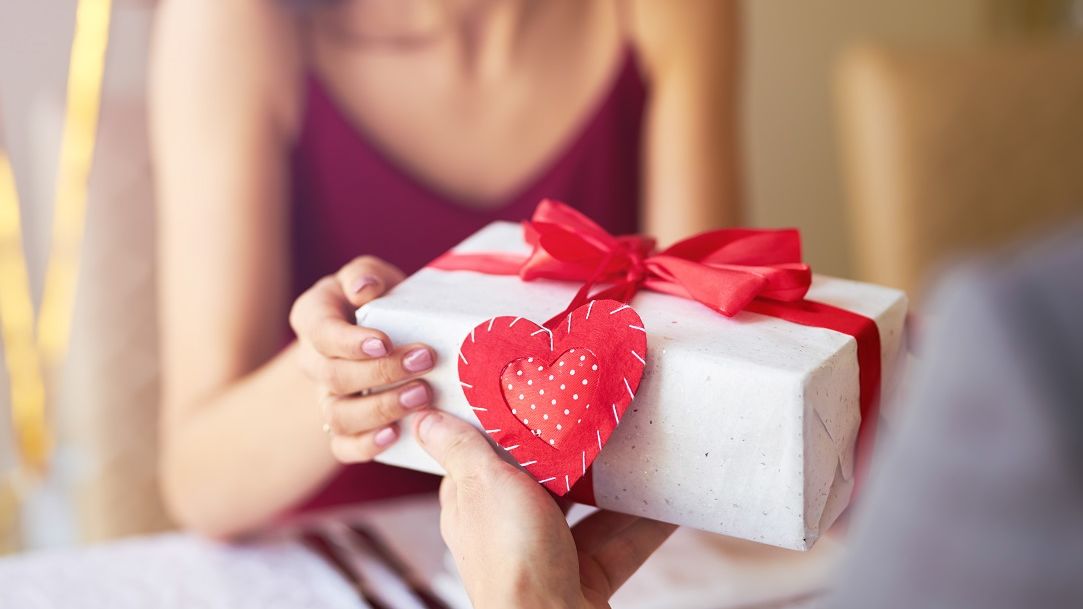Când ți-a cumpărat persoana iubită cadou de Valentine`s Day: ce arată datele publicate de un magazin online