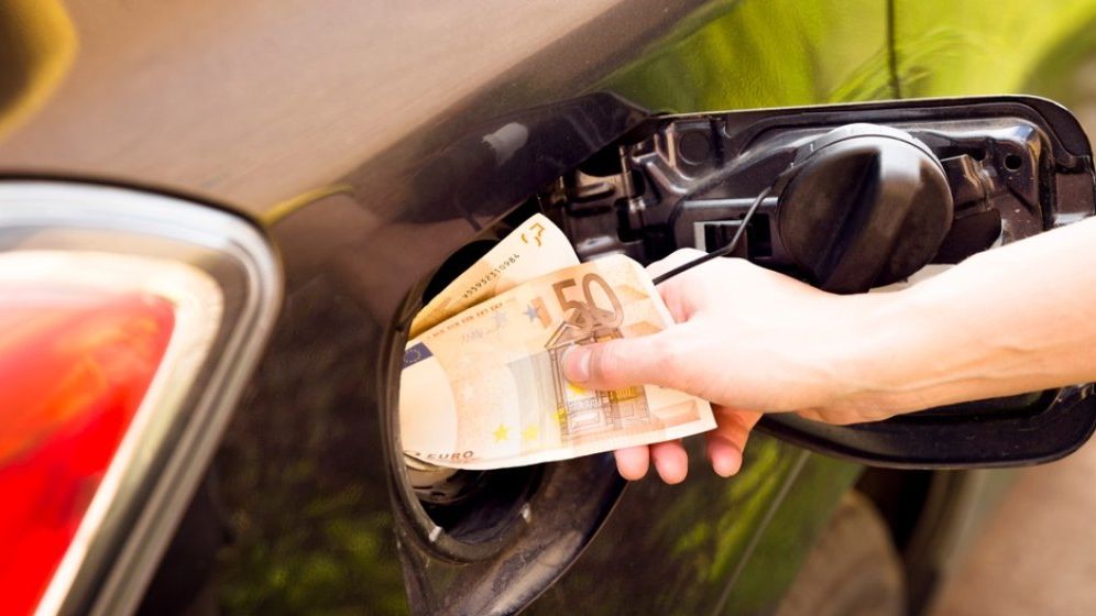 Transportatorii îl cheamă la apel pe Ciolacu să discute despre rambursarea "supraaccizei" la carburanți și RCA