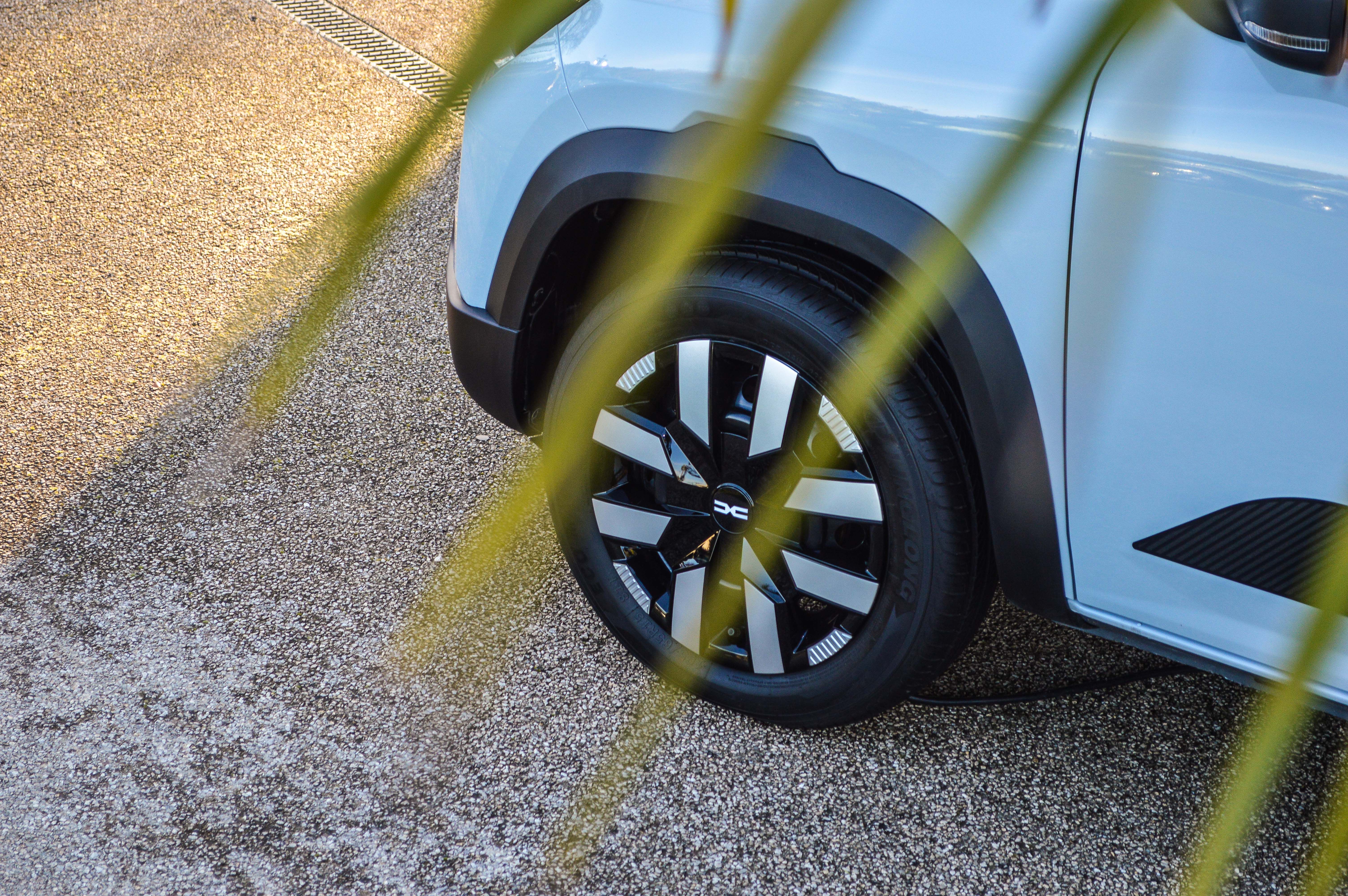 FOTO | Prim contact cu Dacia Spring 2026. Singura Dacie pe baterii ajunge la cota 100 - Poza 16