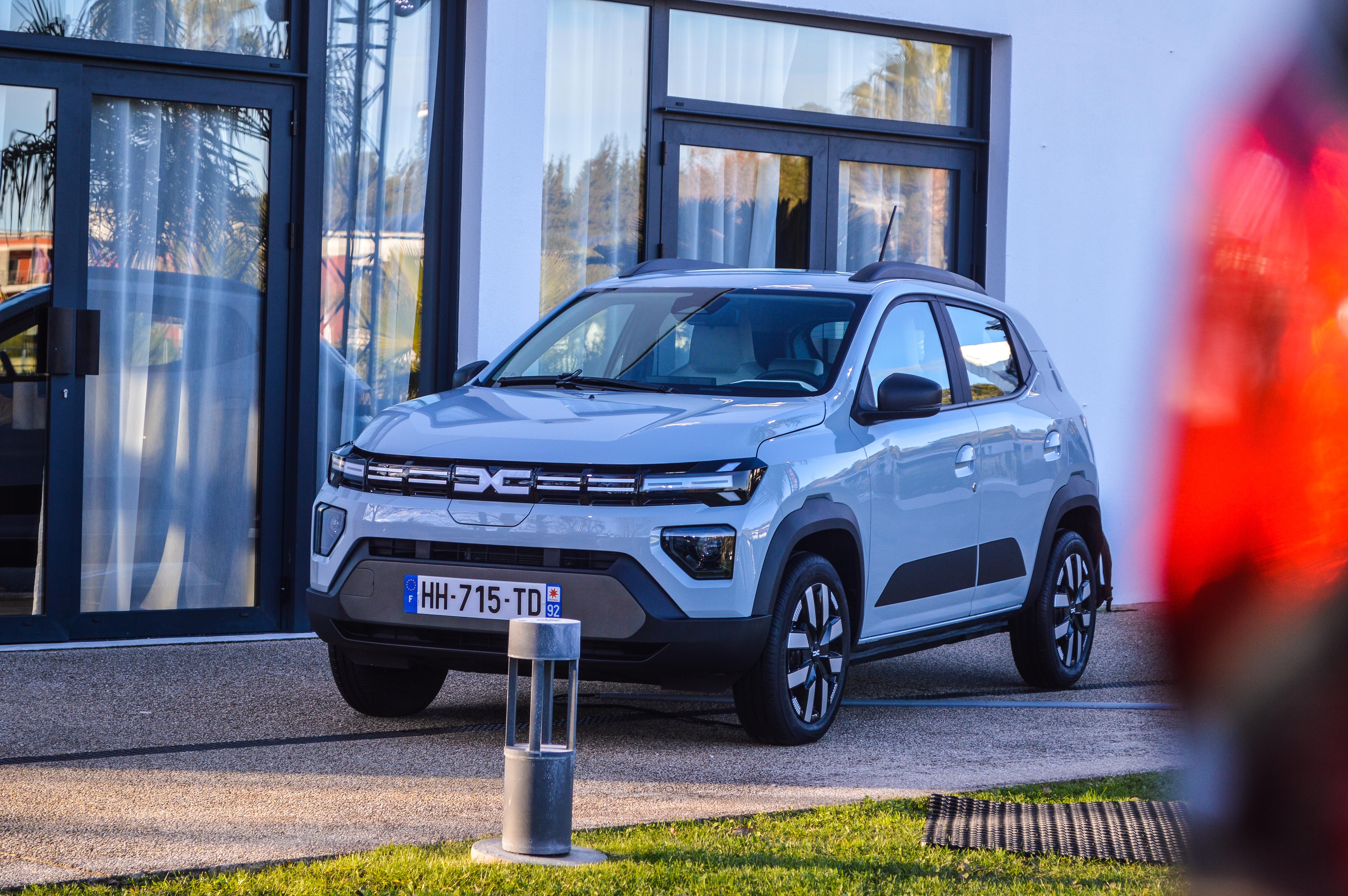 FOTO | Prim contact cu Dacia Spring 2026. Singura Dacie pe baterii ajunge la cota 100 - Poza 3