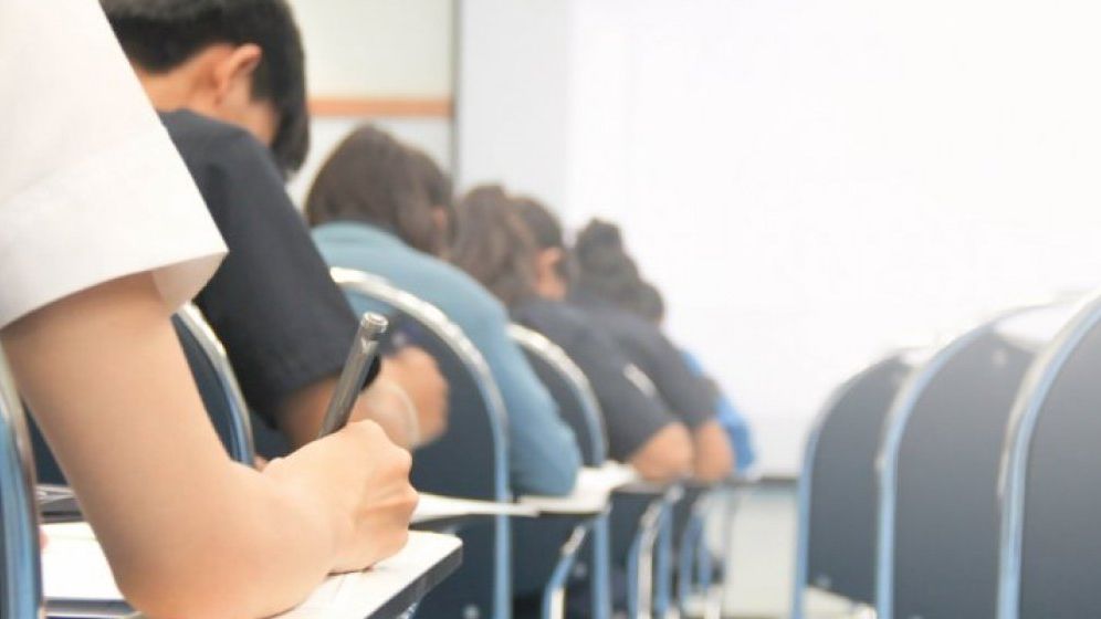 Subiecte Romana Bacalaureat 2018: Elevii au avut de analizat poezii de Eminescu, Arghezi, Barbu sau Blaga