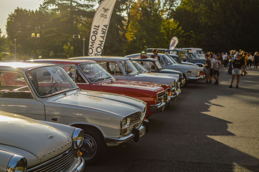 GALERIE FOTO | Mașinile comunismului au făcut baie de mulțime la Operă - Imagine 11