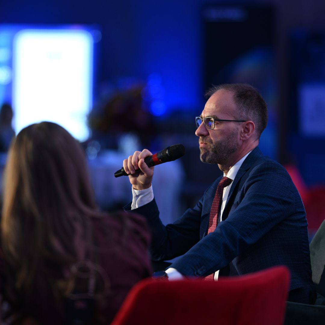 EXCLUSIV | Șeful ADR acuză că MAI nu vrea aplicația pentru citirea buletinelor electronice: „Există o temere de pierdere a controlului. Nu m-au aruncat pe geam, dar mi-au dat un brânci pe scări”