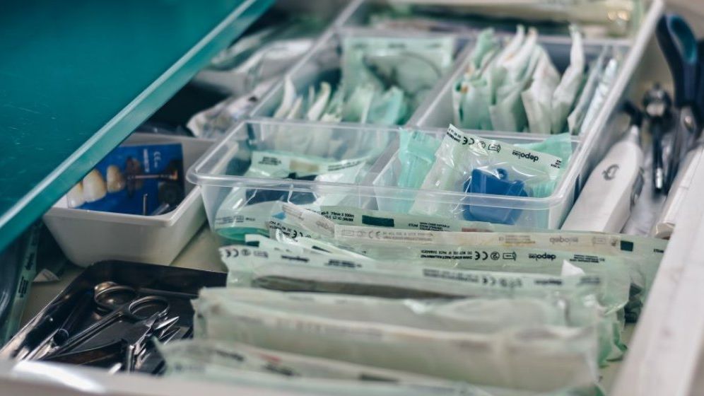 Scrisoarea unui medic de la spitalul militar de campanie din Timișoara: "Ieșim fierți, cu pielea roșie și urme de mască pe față"