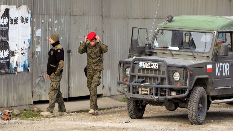 Serbia ridică alerta teroristă la maximum după un atac asupra unui jandarm la Ambasada Israelului. Agresorul a fost ucis