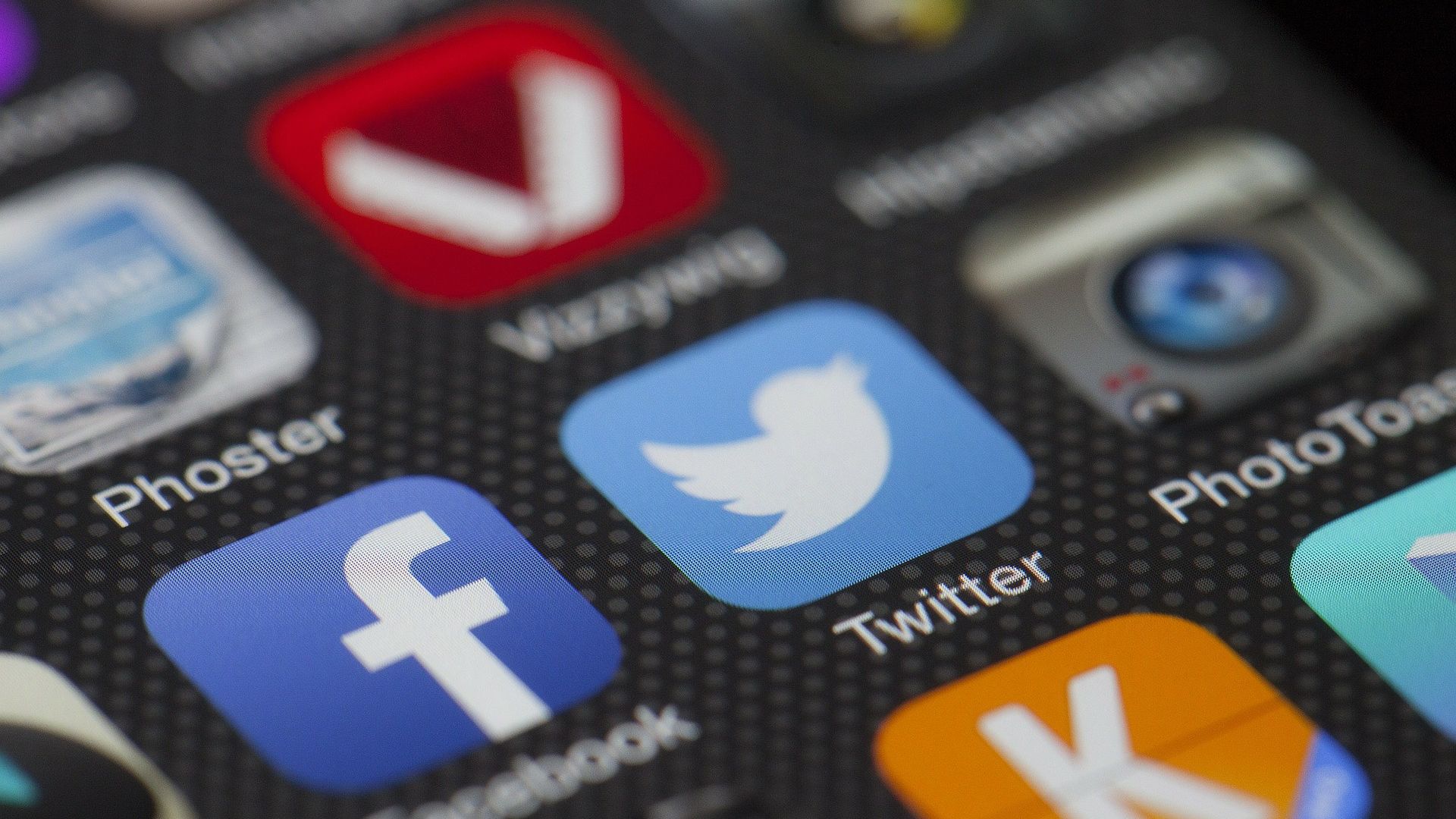 In Franta, contribuabilii vor putea fi urmariti de Fisc pe Facebook