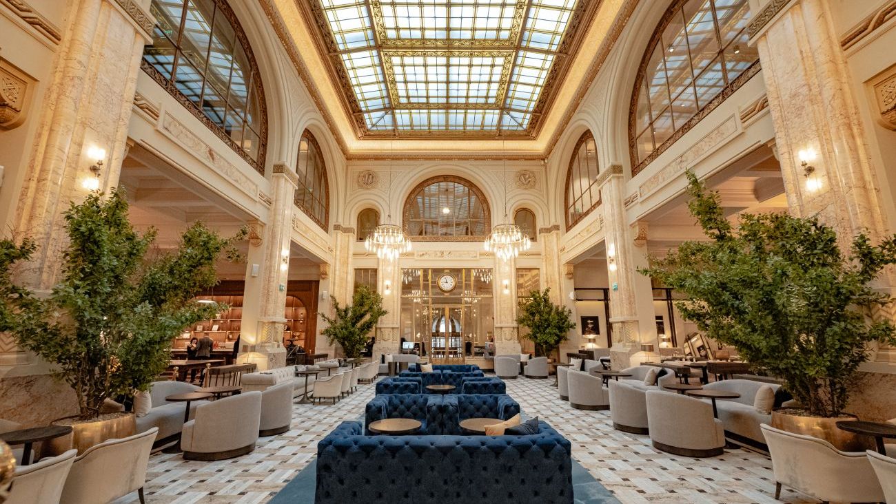 Managerul unui hotel de lux din București: Dacă alte hoteluri fac oferte mai atractive, trebuie să scădem și noi prețurile. Este un efect în cascadă