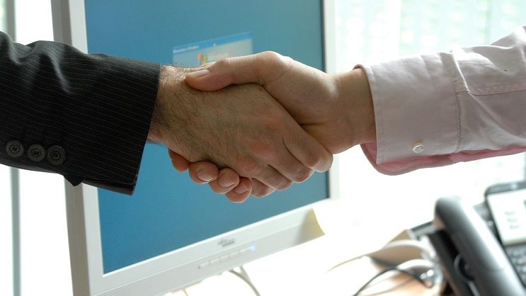 Bursa tinteste dezvoltatorii de jocuri si anunta un parteneriat cu asociatia acestora