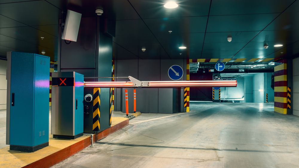 Trei IT-ști clujeni vor ca barierele parcărilor să fie deschise de pe telefonul mobil