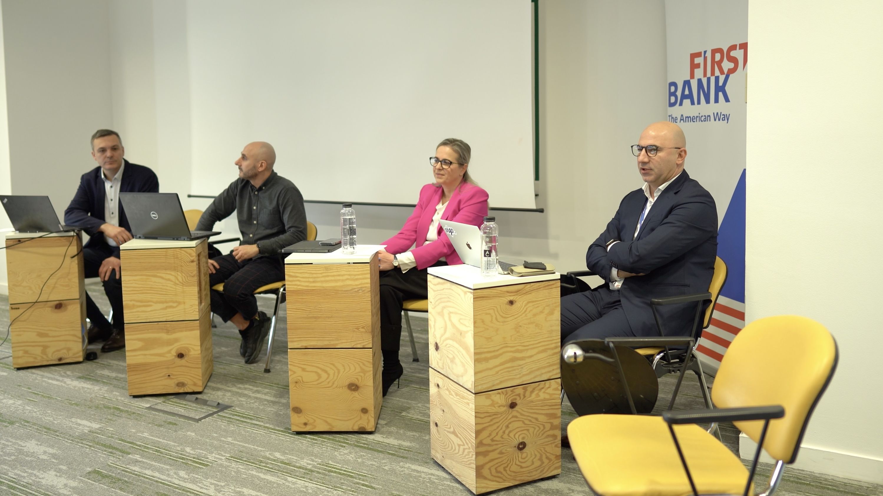 First Bank lansează o funcționalitate prin care vezi mai ușor abonamentele de care „ai uitat”, dar încă le plătești