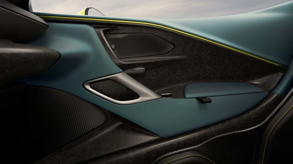 GALERIE FOTO | Aston Martin a adus Valhalla pe străzi cu un supercar de 1.064 CP - Imagine 3