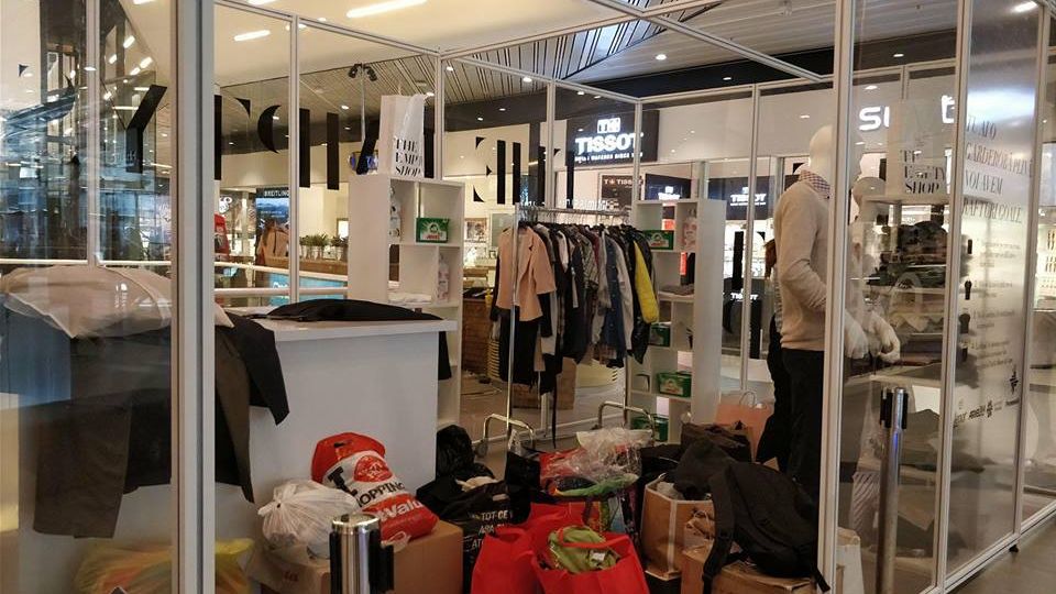 The Empty Shop, primul magazin gol din Romania, a adunat 30 de tone de haine de la 10.000 de oameni