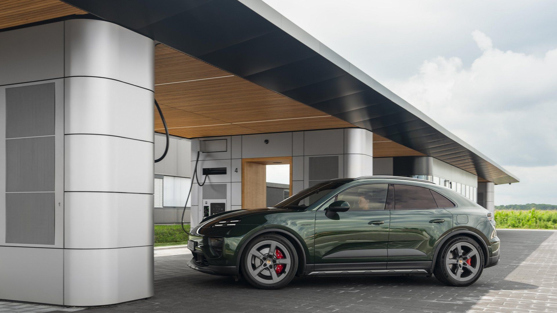 Porsche aduce propriul său serviciu de încărcare în România. Cum funcționează sistemul simplificat