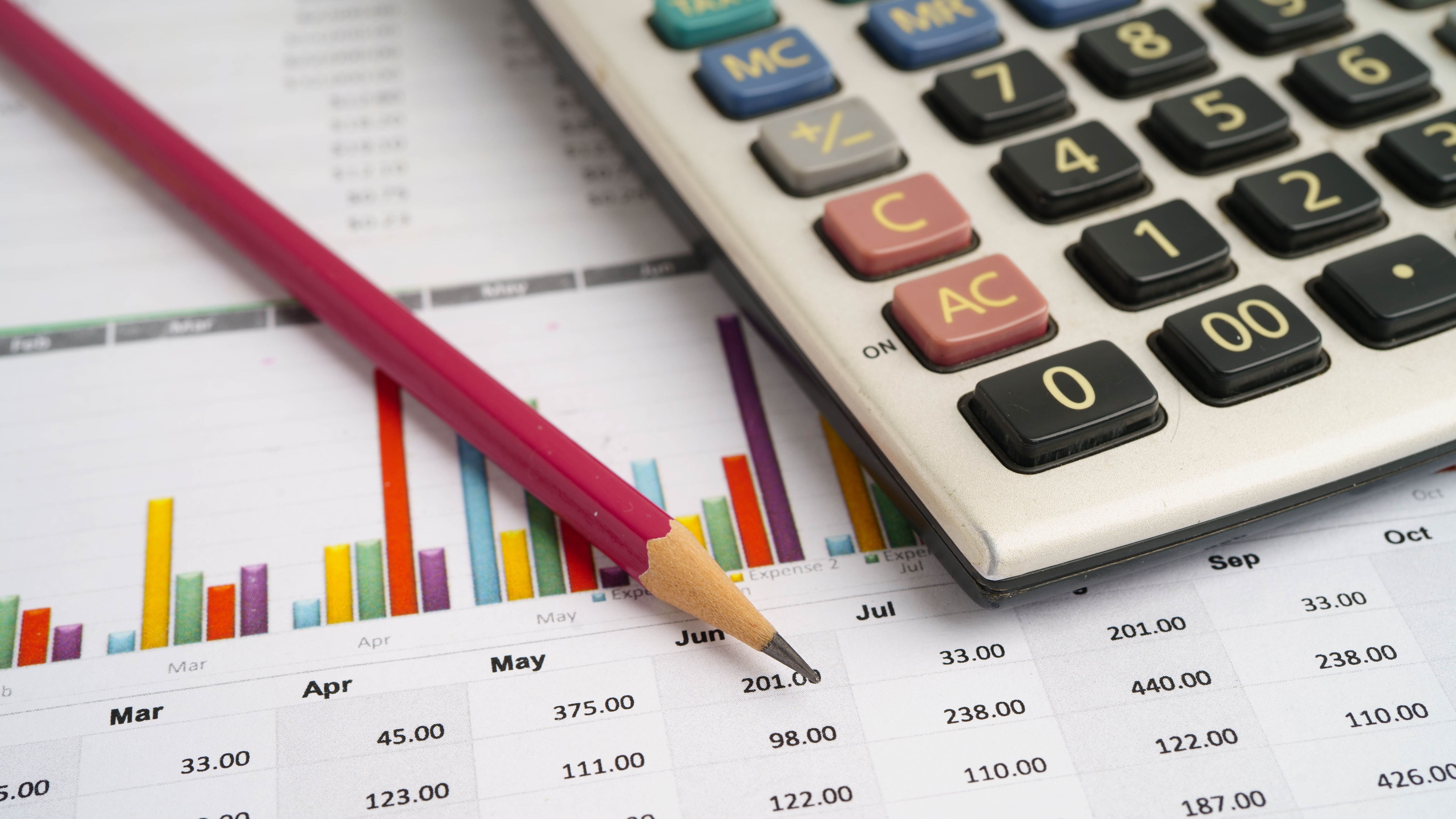 RoEM revizuiește prognoza economică pentru România: creștere de doar 0,4% pe fondul consumului scăzut
